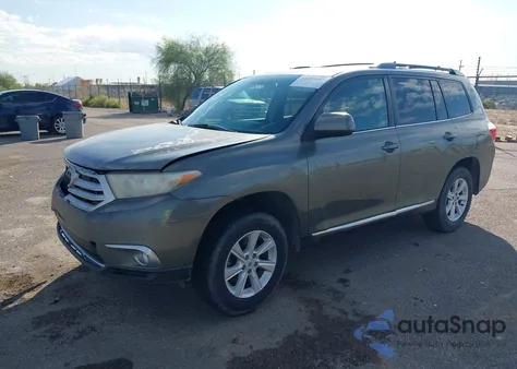 2011 Toyota Highlander Base V6 z USA, uszkodzony, nr VIN 5TDZK3EH7BS047396